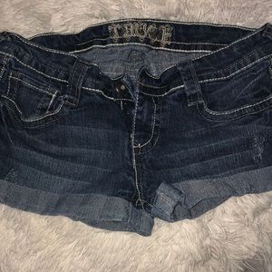 Cute shorts says size 9 but more like a 7 or 8.